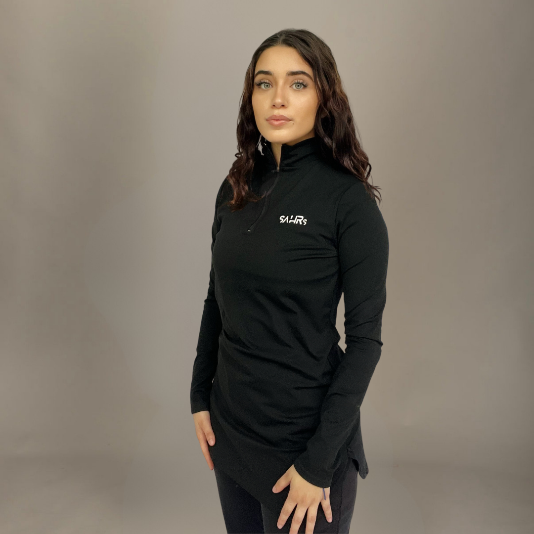 Camiseta deportiva ajustada con cremallera ¼ para mujer, color negro